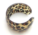Plastik armring - halvåben - Leopard mørk brun/sort